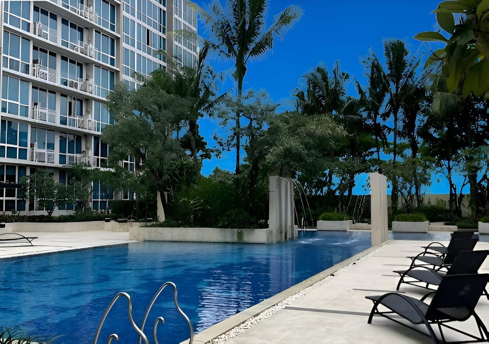 Property building, Swimming pool, sunbed