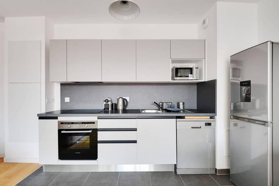 Coffee/tea facilities, Kitchen or kitchenette, dishwasher, oven, stove, toaster