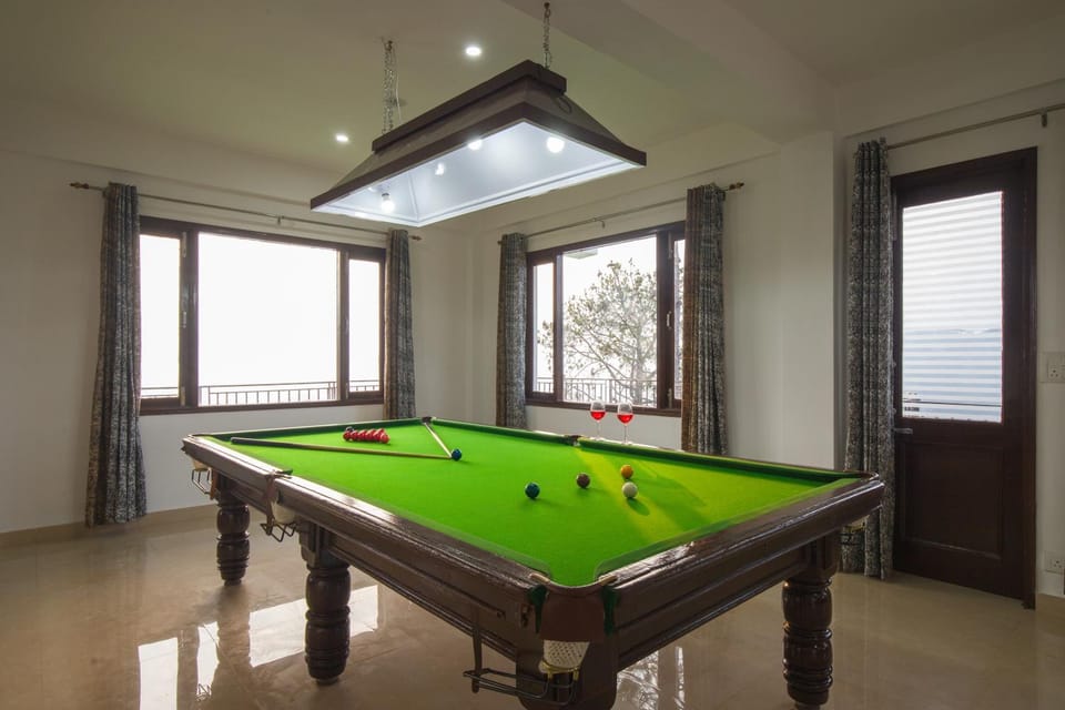 Billiard, Game Room