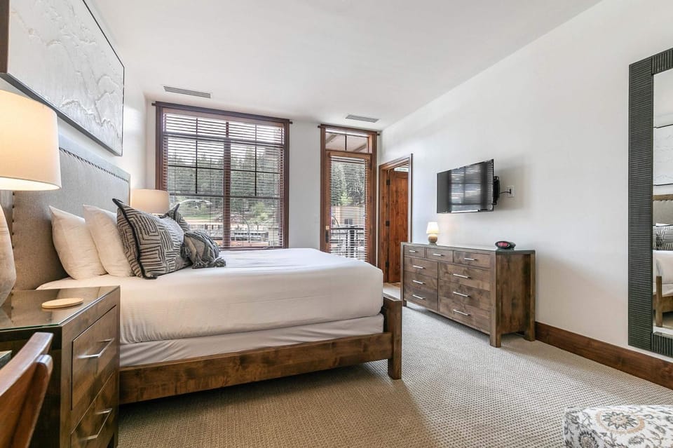 Great Bear Lodge 201 by East West Hospitality Apartment in Northstar Drive