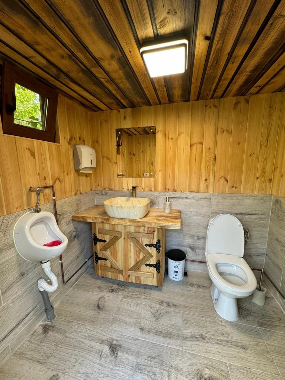 Bathroom, Balcony/Terrace