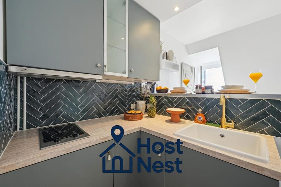 Charming Eiffel Tower view Nest in Paris 8th Apartment in Paris