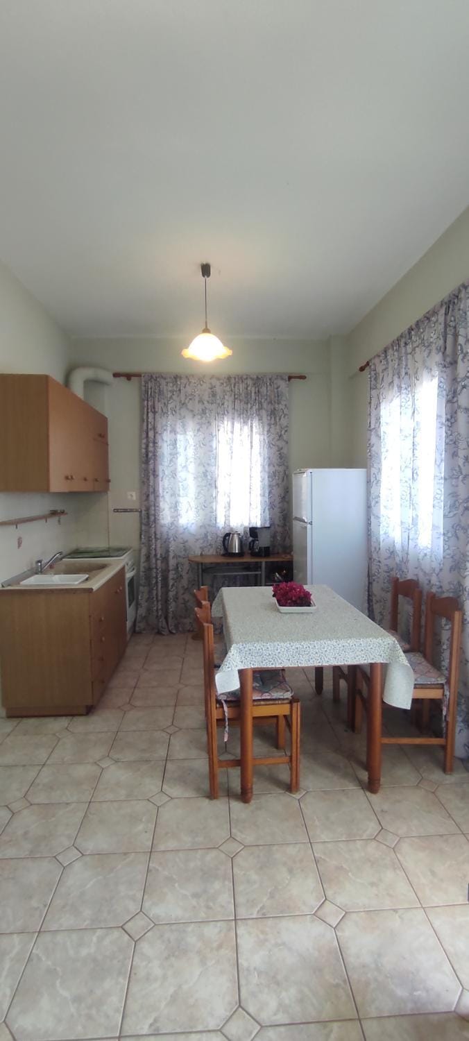 Photo of the whole room, group of guests