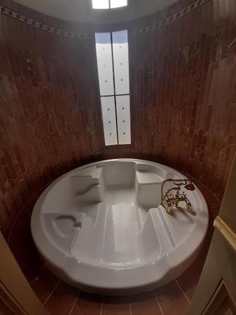 Shower, Toilet, Bathroom, Bath, hair dryier