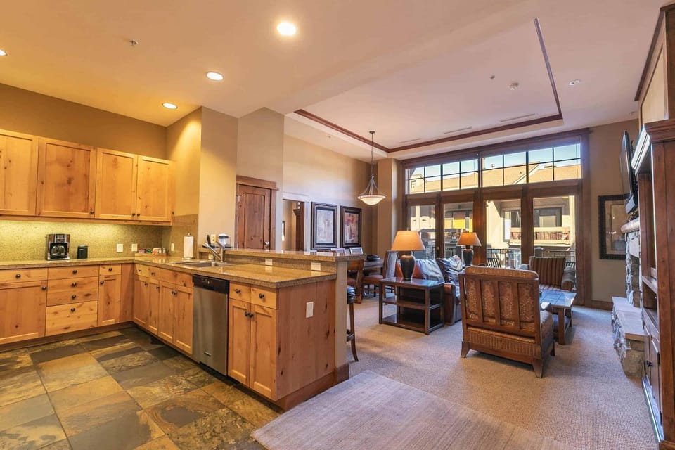 Iron Horse Lodge North 107 by East West Hospitality Apartment in Northstar Drive