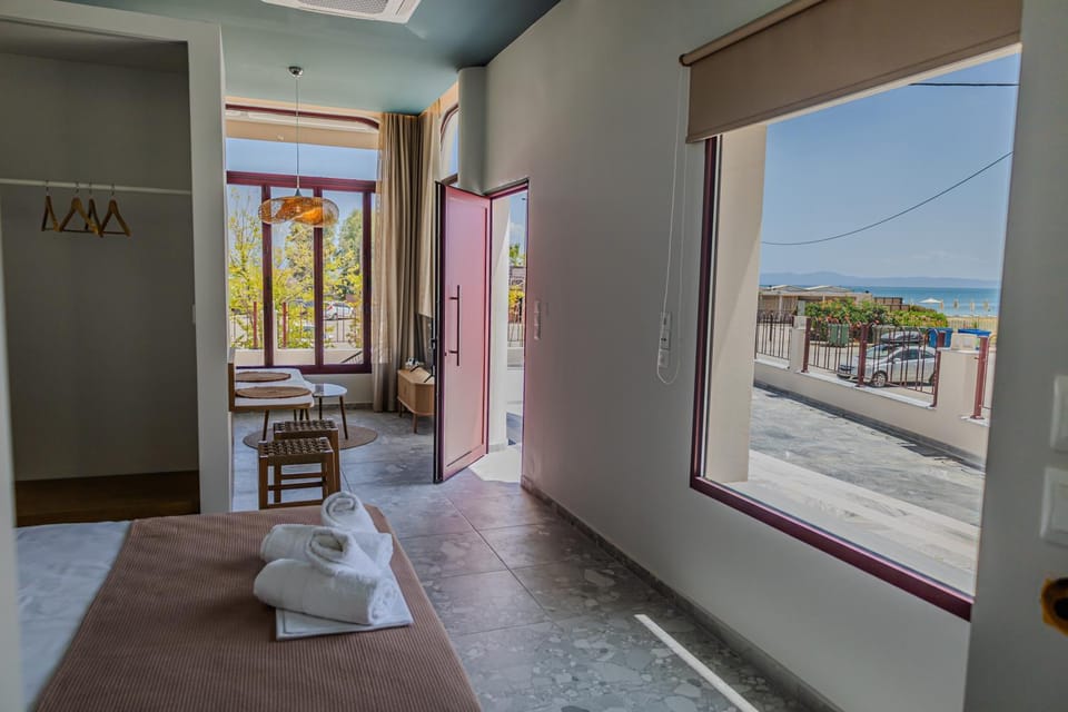 Bed, View (from property/room), Photo of the whole room, Bedroom, Mountain view, Sea view, Street view