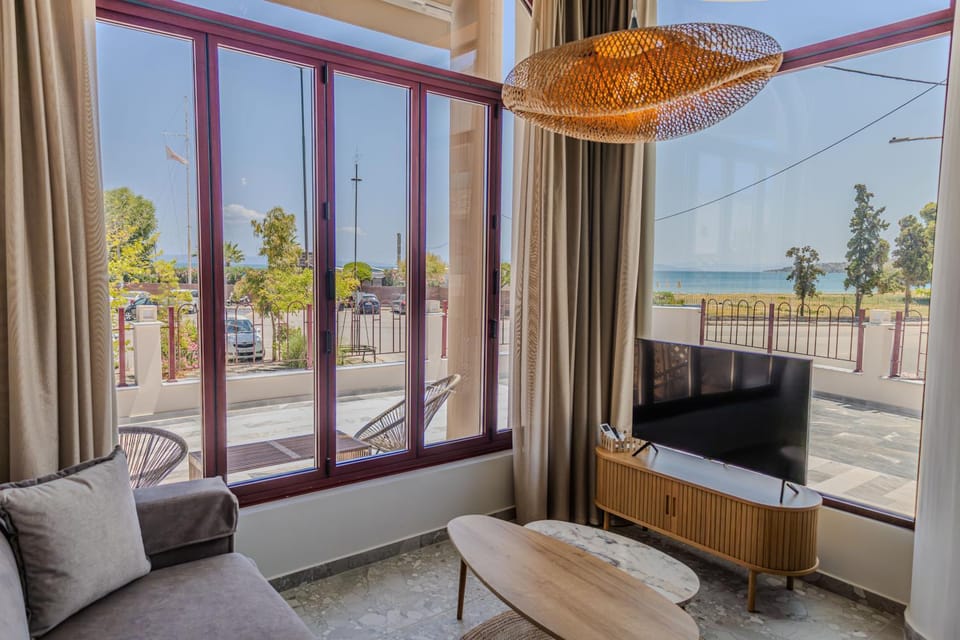 TV and multimedia, View (from property/room), Photo of the whole room, Seating area, Mountain view, Sea view, Street view