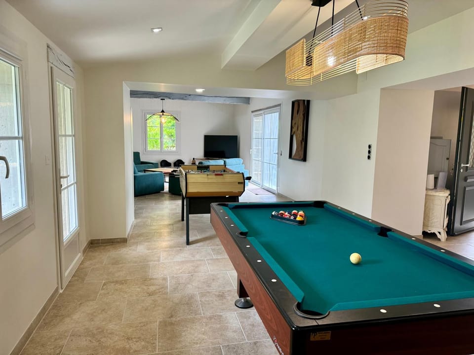 Billiard, Game Room, Living room