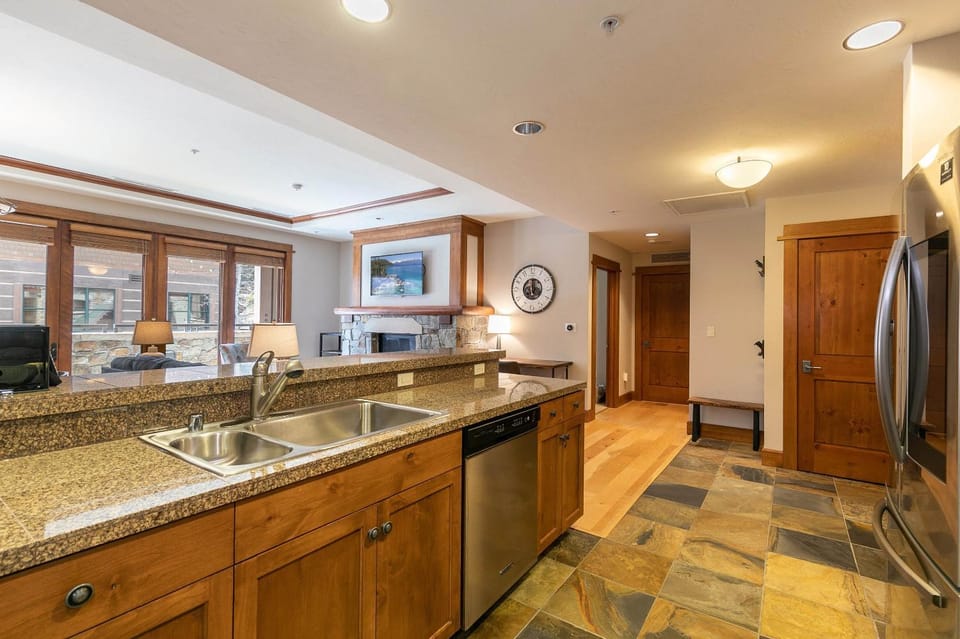 Iron Horse Lodge North 206 by East West Hospitality Apartment in Northstar Drive