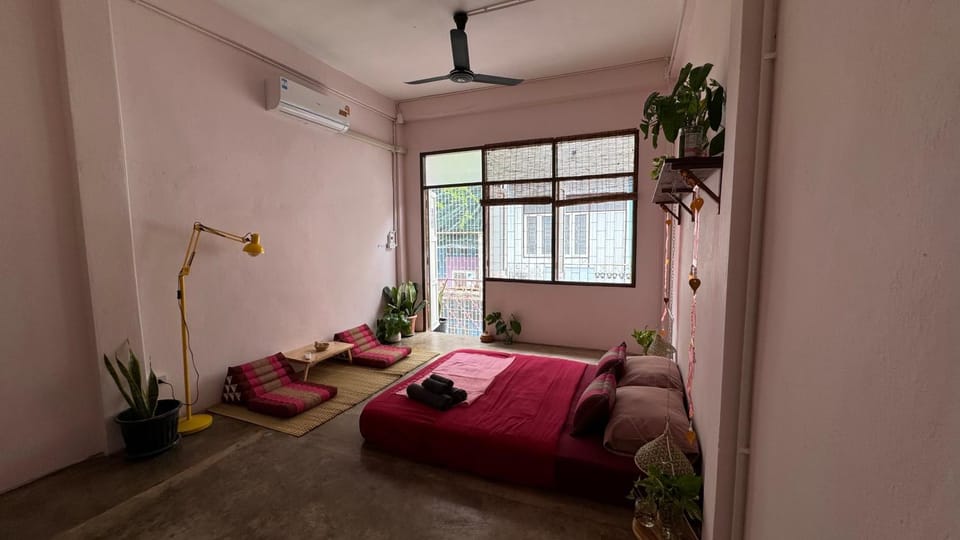 Baan YentaFo - Pink House 3rd floor Hostel in Bangkok