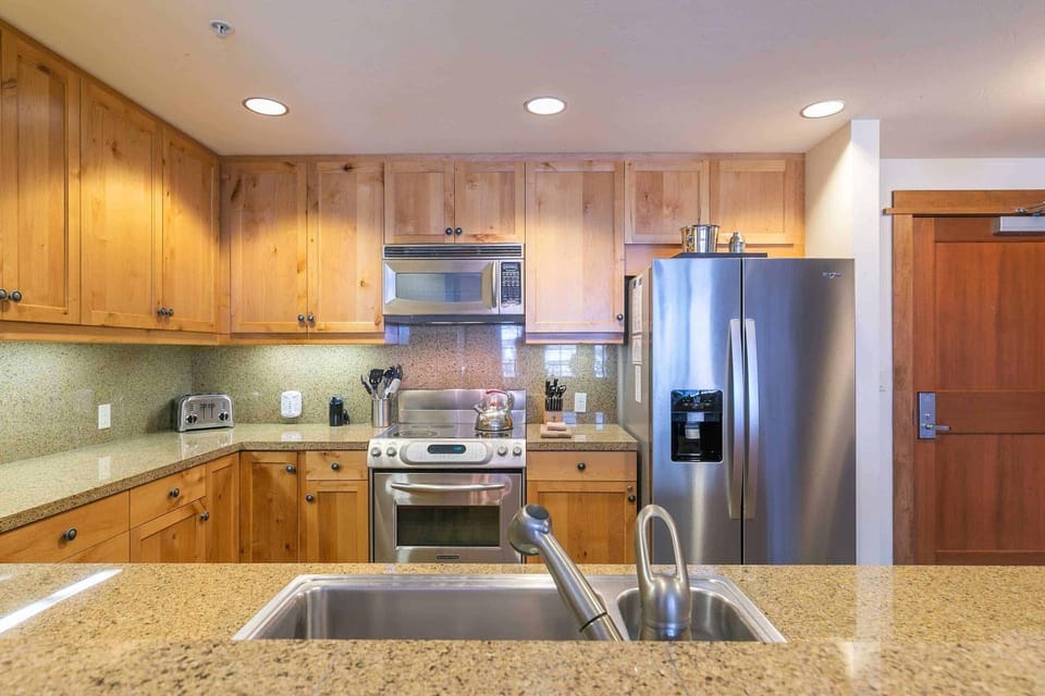 Iron Horse Lodge South 404 by East West Hospitality Apartment in Northstar Drive