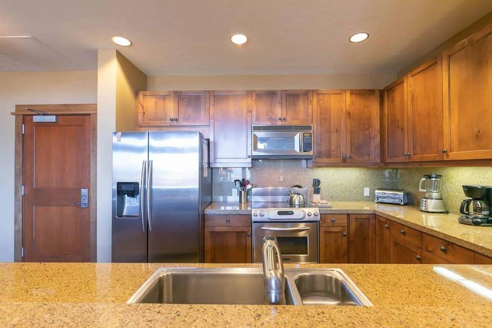 Iron Horse Lodge North 307 by East West Hospitality Apartment in Northstar Drive