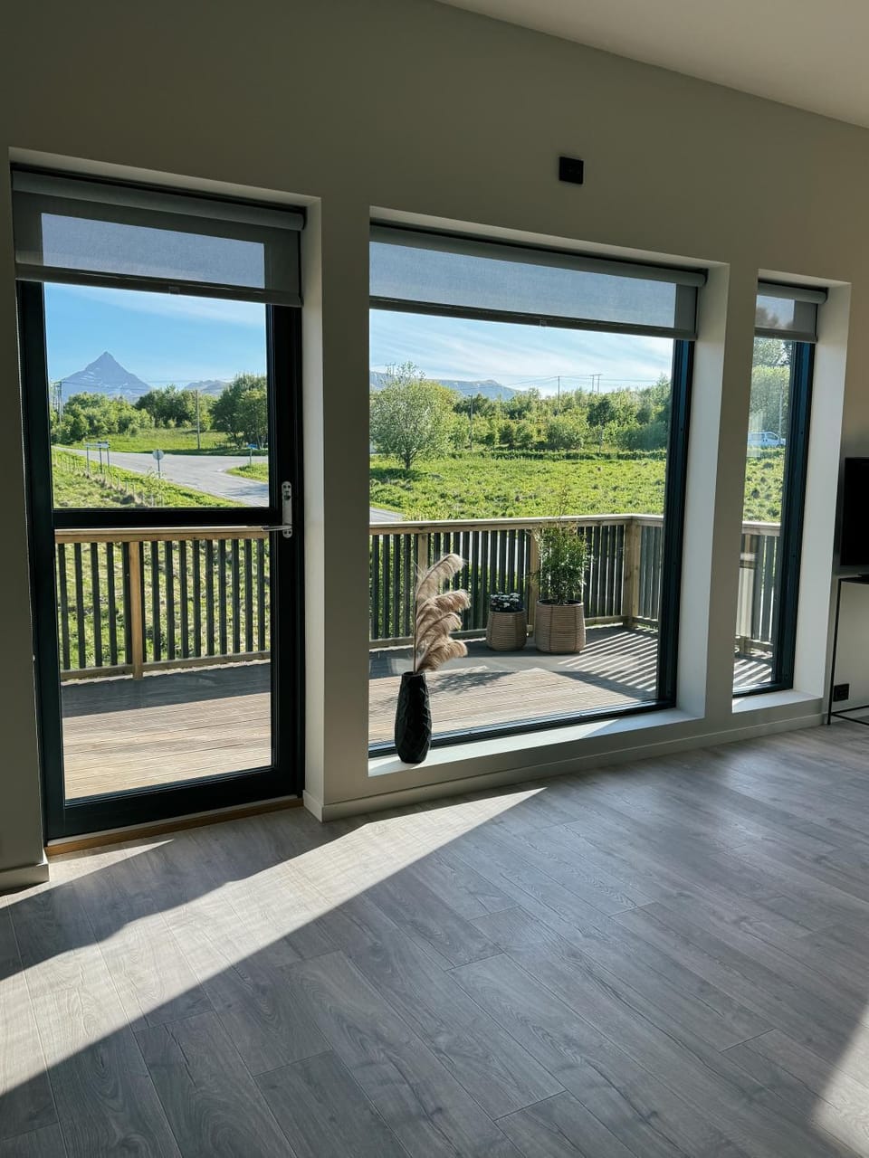 Day, View (from property/room), Balcony/Terrace, Living room, Mountain view