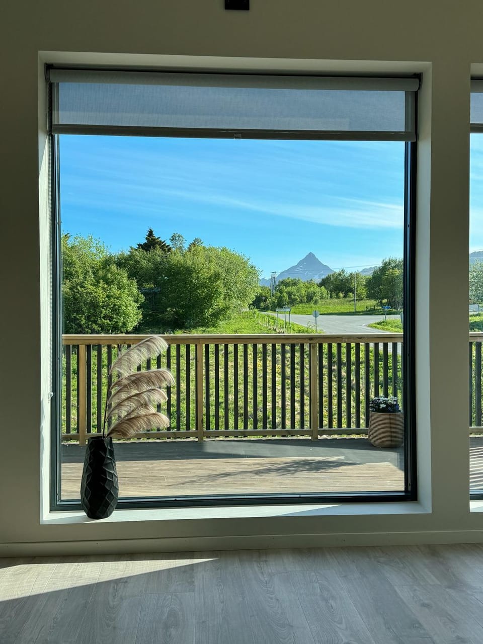View (from property/room), Balcony/Terrace, Living room, Mountain view
