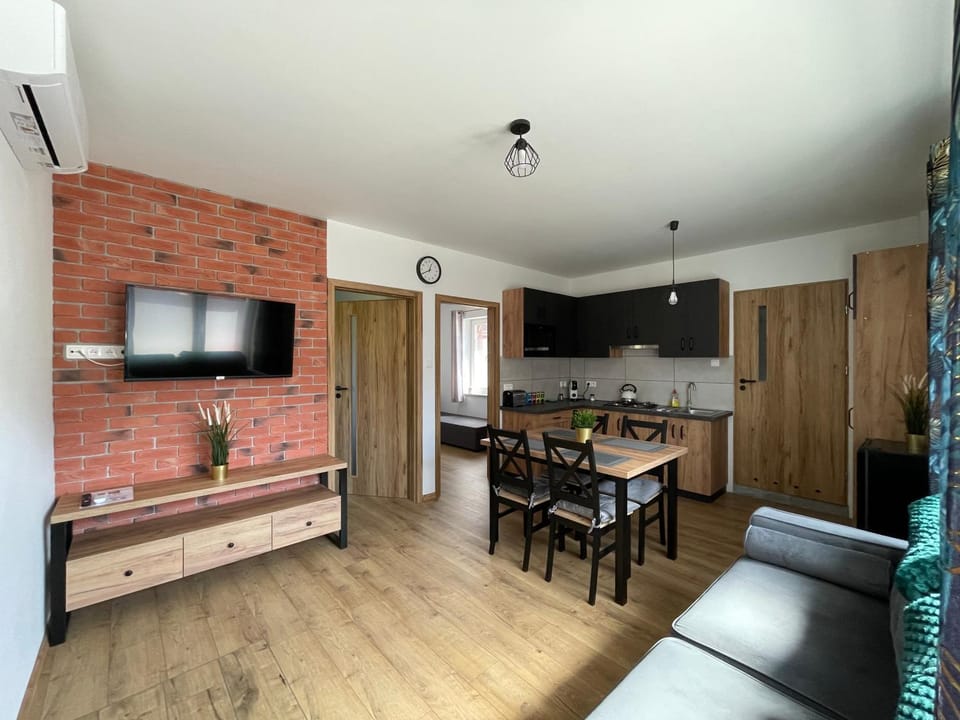 TV and multimedia, Kitchen or kitchenette, Living room, microwave, oven, kitchen