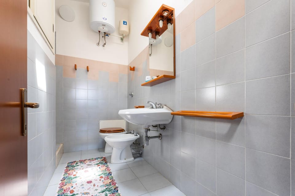 Bathroom, Living room