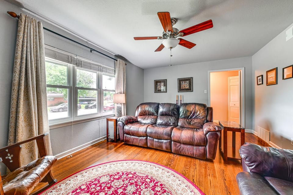 8 Mi to Stockyards: Ft Worth Home w/ Full Kit House in Richland Hills