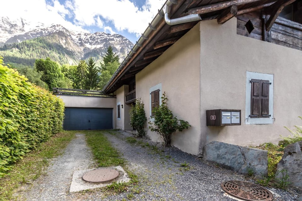 Property building, Facade/entrance, Off site