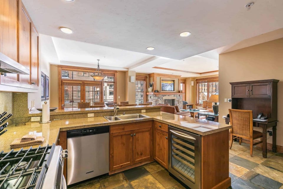 Iron Horse Lodge South 312 by East West Hospitality Apartment in Northstar Drive