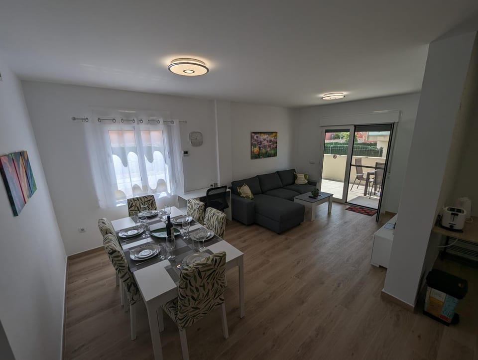 Seating area, Dining area