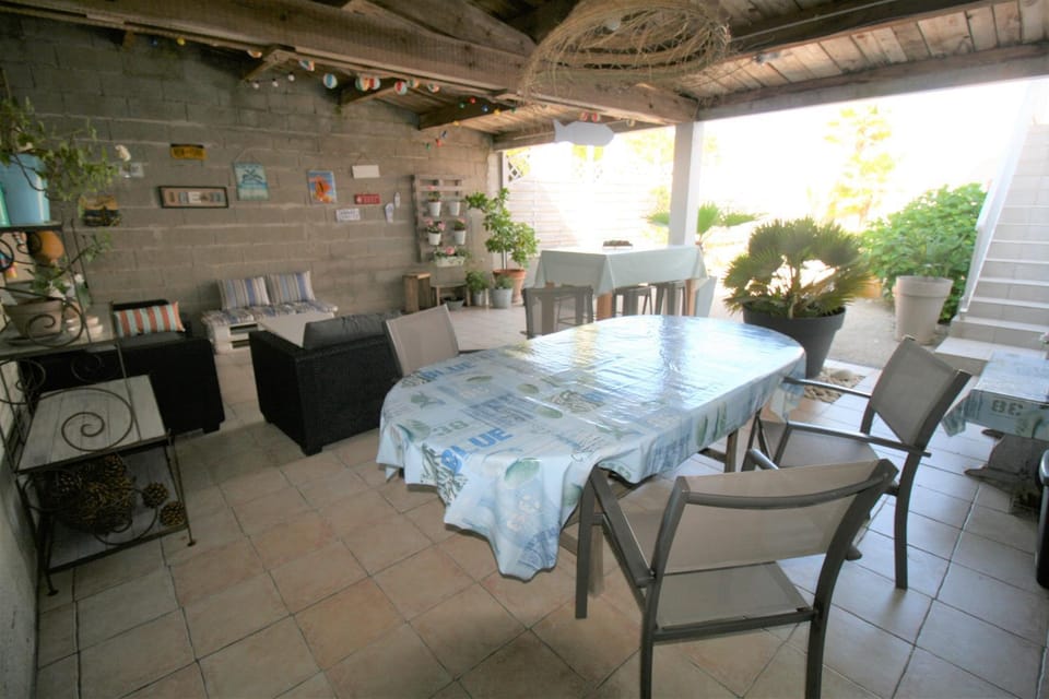Patio, Dining area