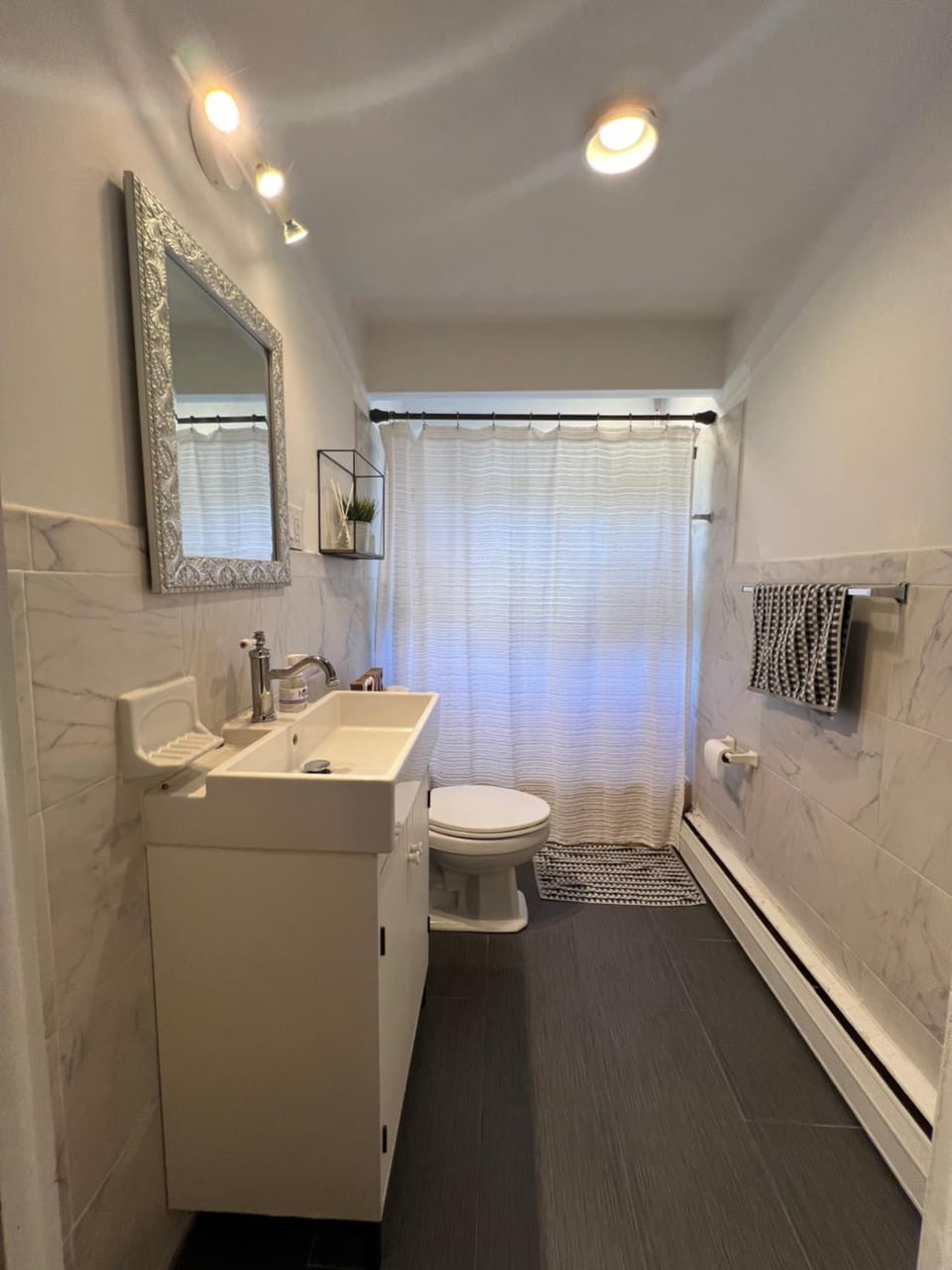 Shower, Toilet, Bathroom, towels