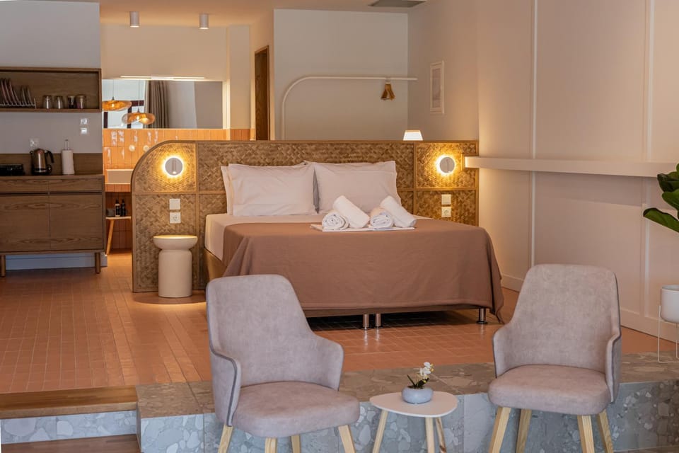Bed, Kitchen or kitchenette, towels