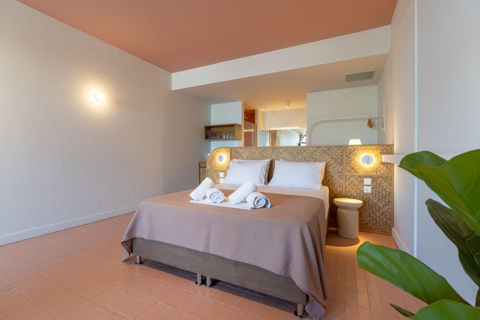 Bed, Bedroom, towels, towels