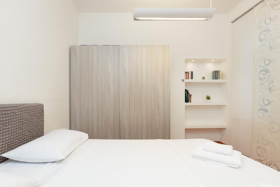 Bed, Photo of the whole room, Bedroom, towels, wardrobe