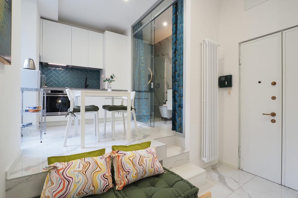 Kitchen or kitchenette, Living room, Seating area, Dining area