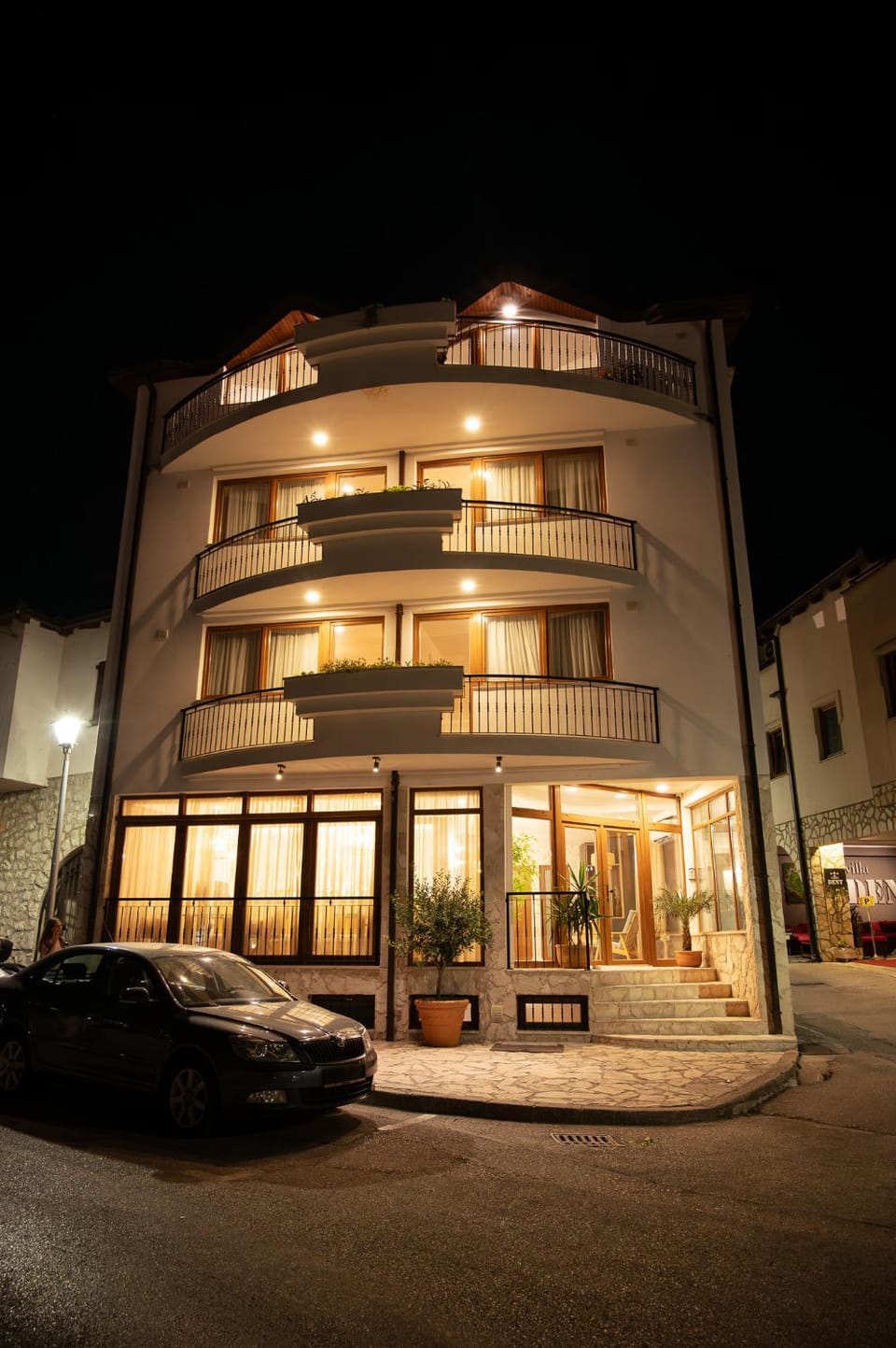 Neighbourhood, Street view, Location