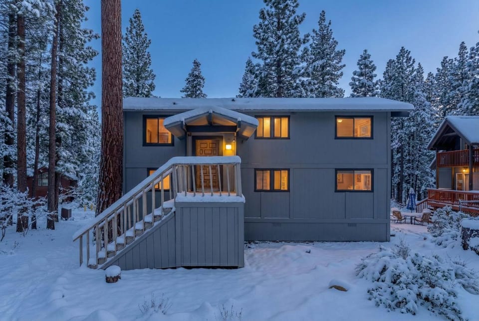 Bright 3BR Near Kings Beach and Northstar House in Tahoe Vista