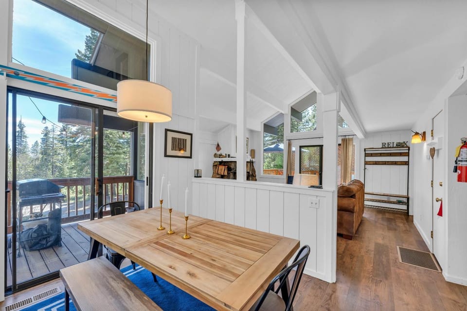 Bright 3BR Near Kings Beach and Northstar House in Tahoe Vista