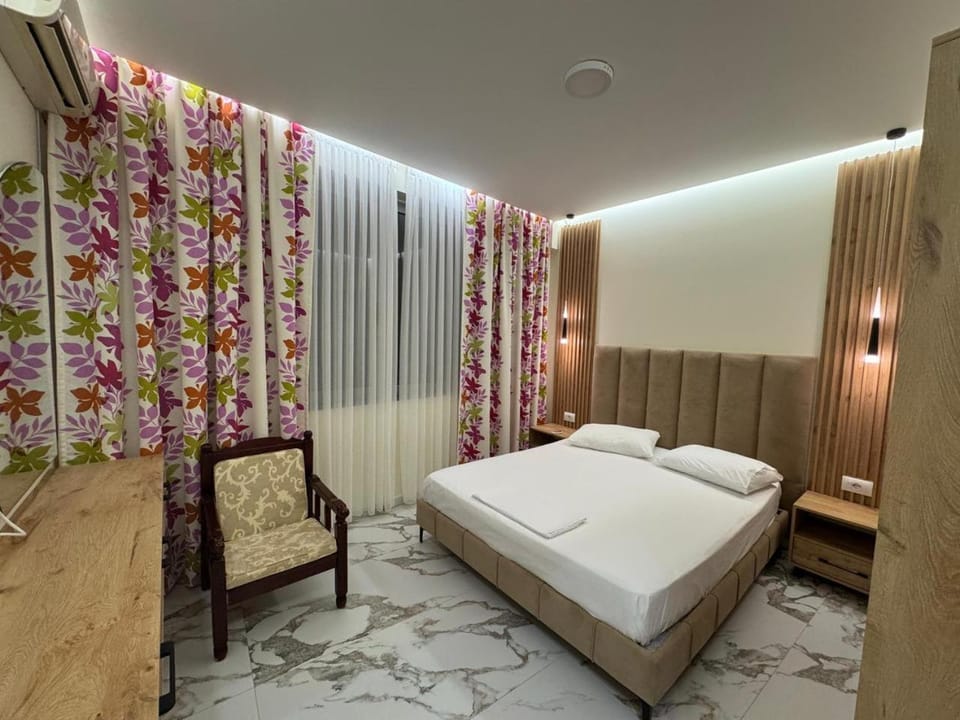 Bed, Living room, Photo of the whole room, Seating area, Bedroom