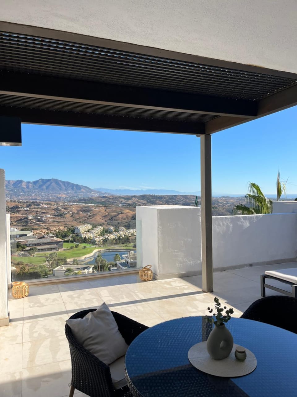 Natural landscape, Balcony/Terrace, Seating area, Mountain view
