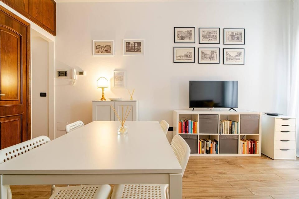 TV and multimedia, Living room, Seating area, Dining area, Evening entertainment