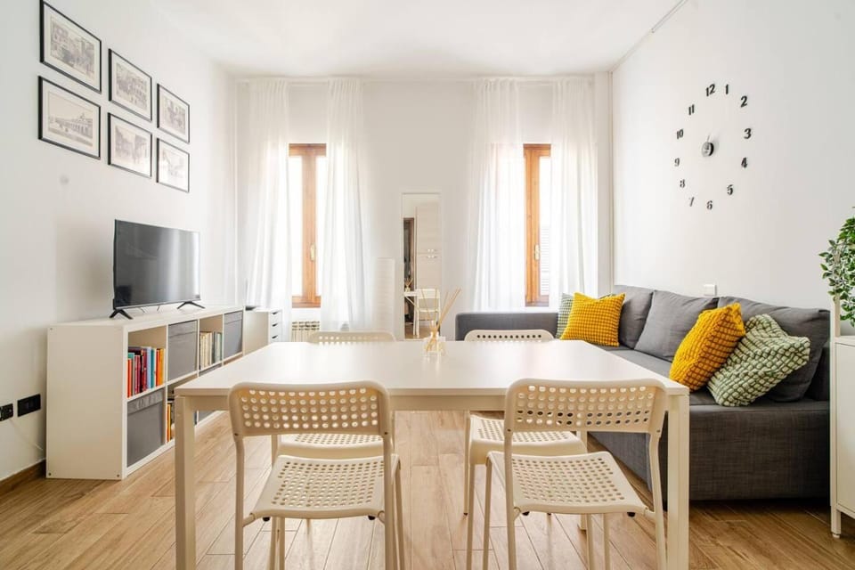TV and multimedia, Living room, Seating area, Dining area, Evening entertainment