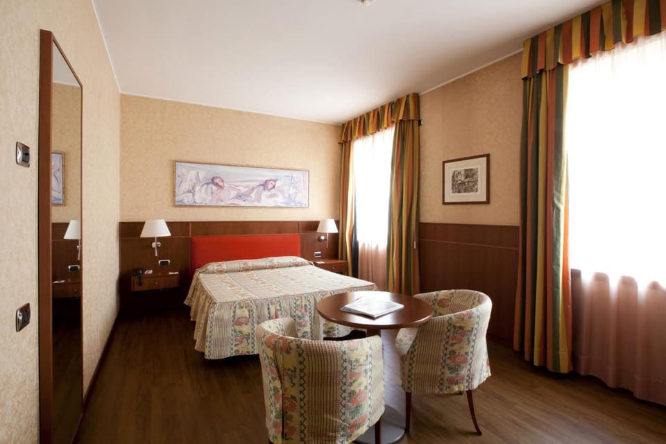 Bed, Living room, Photo of the whole room, Bedroom