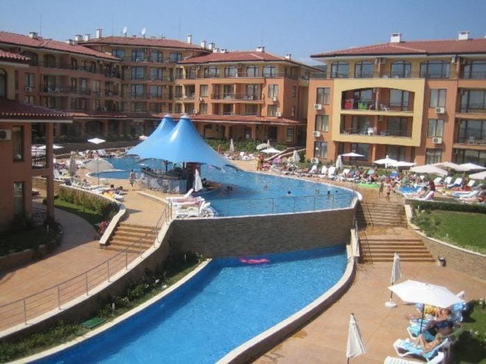 Pool view, Swimming pool, sunbed