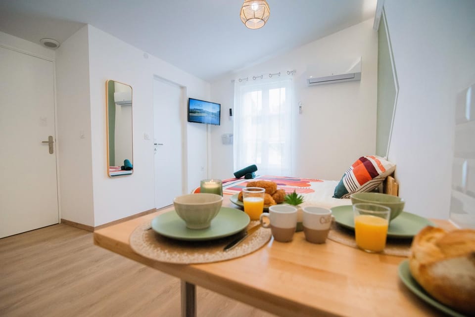 Tout confort ! Ville, Climatisation, Parking, Wifi, Calme, TV Apartment in Carcassonne
