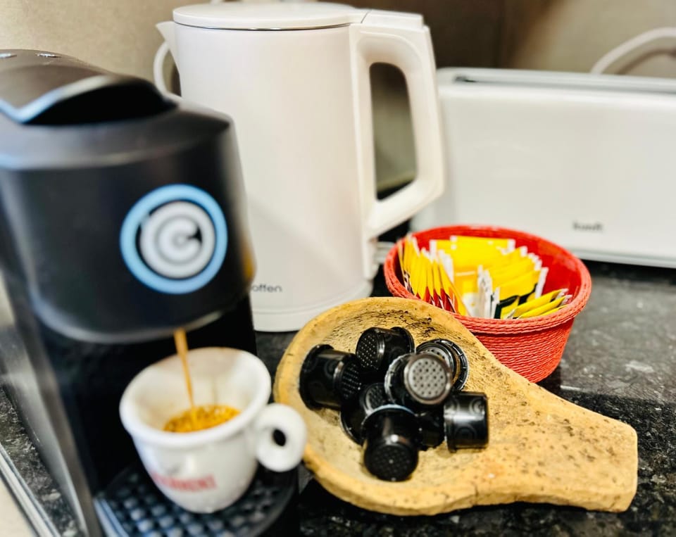 Coffee/tea facilities, kitchen