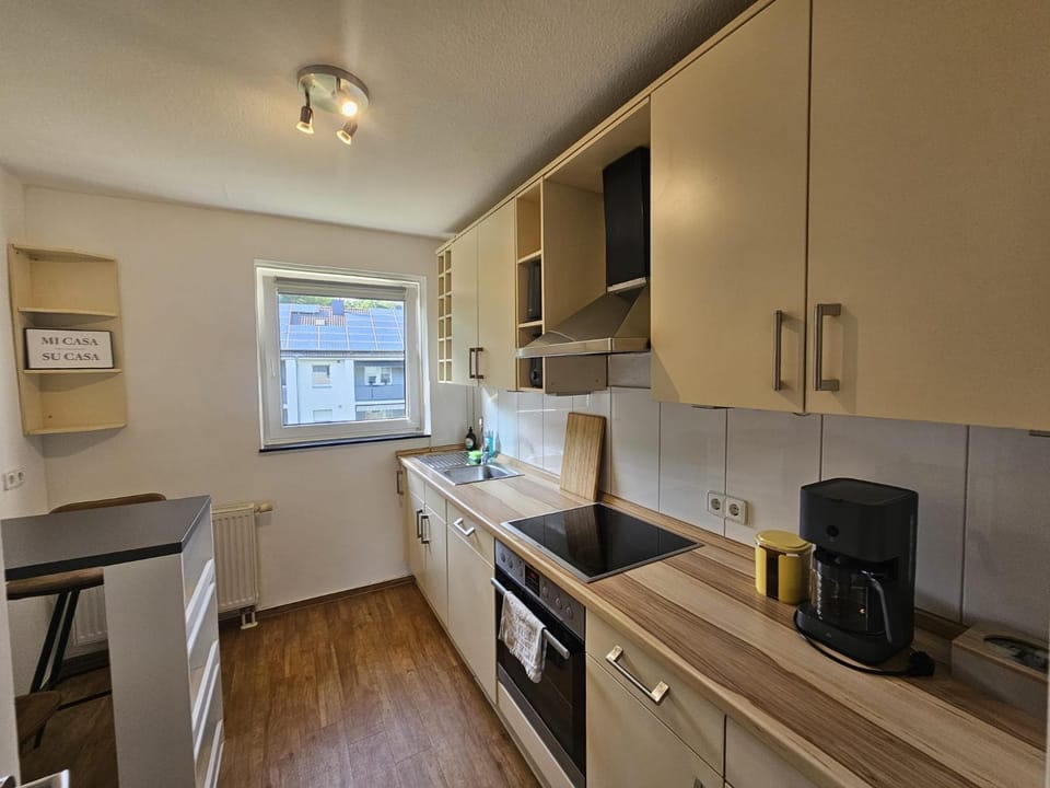 Coffee/tea facilities, Kitchen or kitchenette, Dining area, dishwasher, oven, stove, toaster