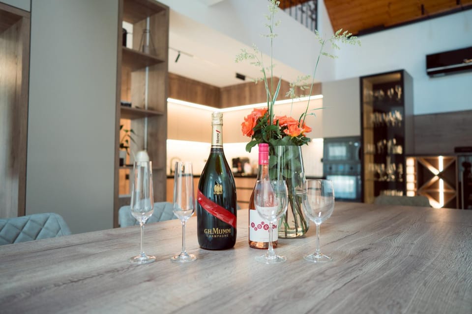 Dining area, Alcoholic drinks