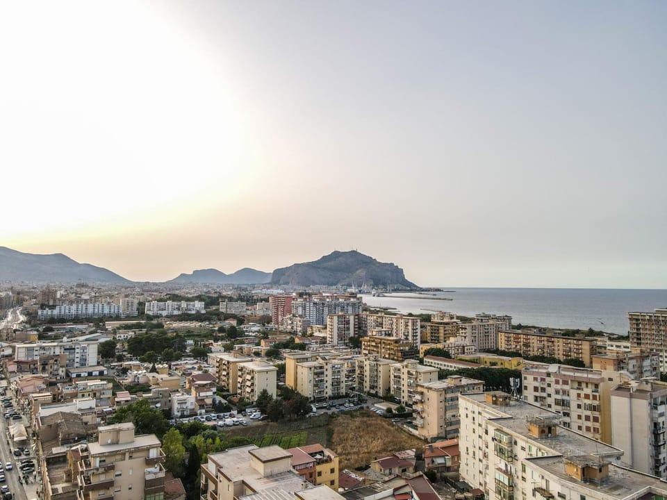 Natural landscape, Balcony/Terrace, City view, Sea view