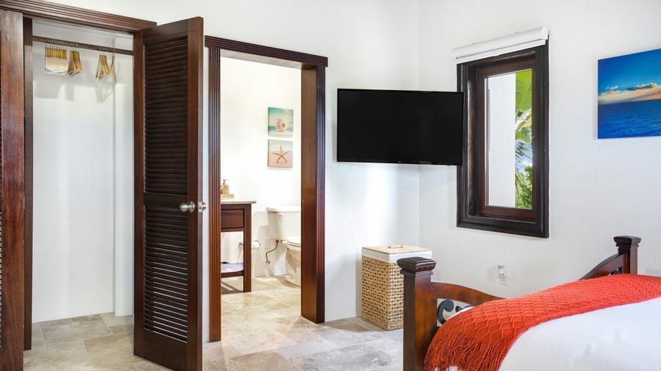 Bed, TV and multimedia, Bedroom, wardrobe