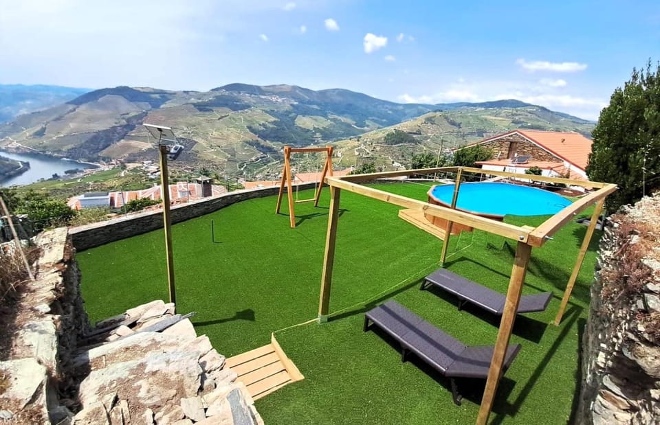 Balcony/Terrace, Mountain view, Pool view