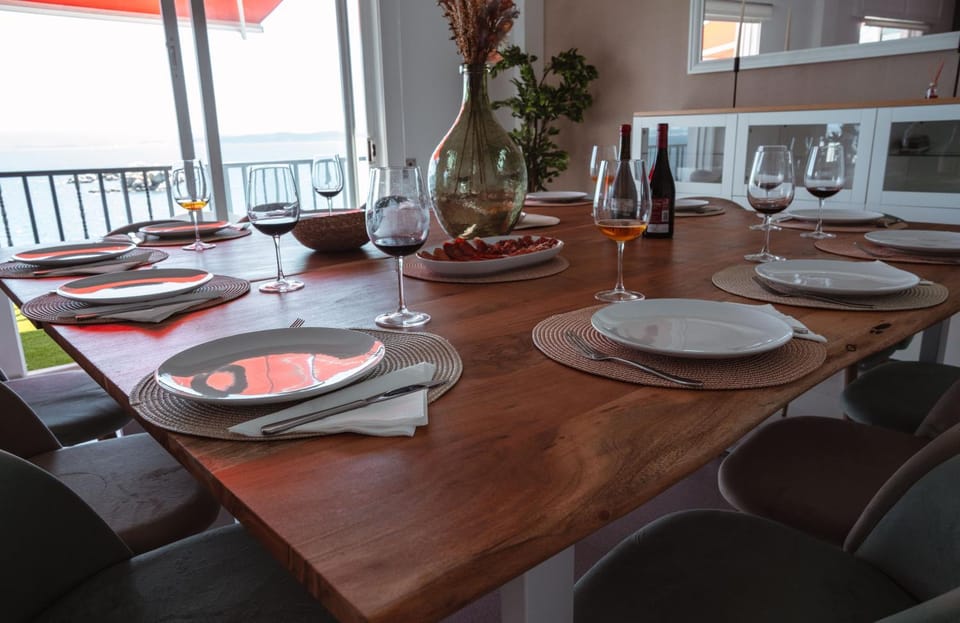 View (from property/room), Dining area, Sea view
