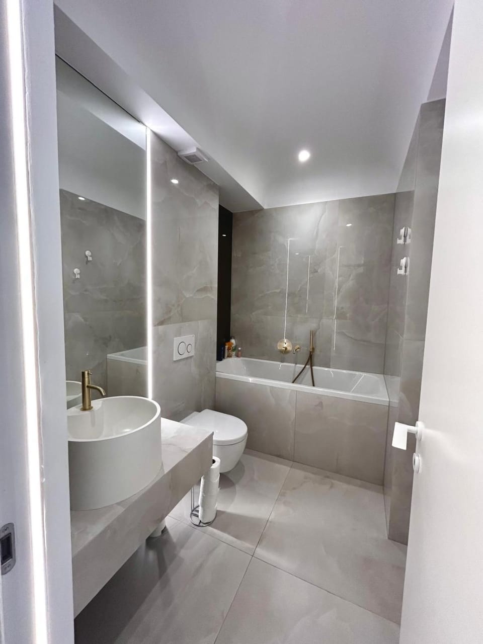 Bathroom, Bath
