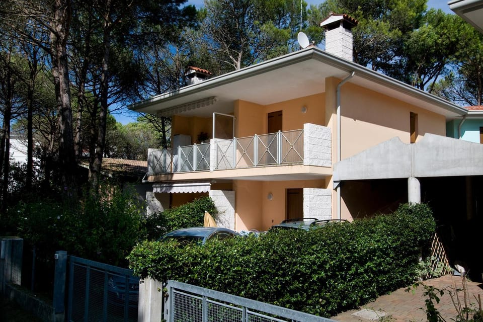 Property building, Facade/entrance, Garden view