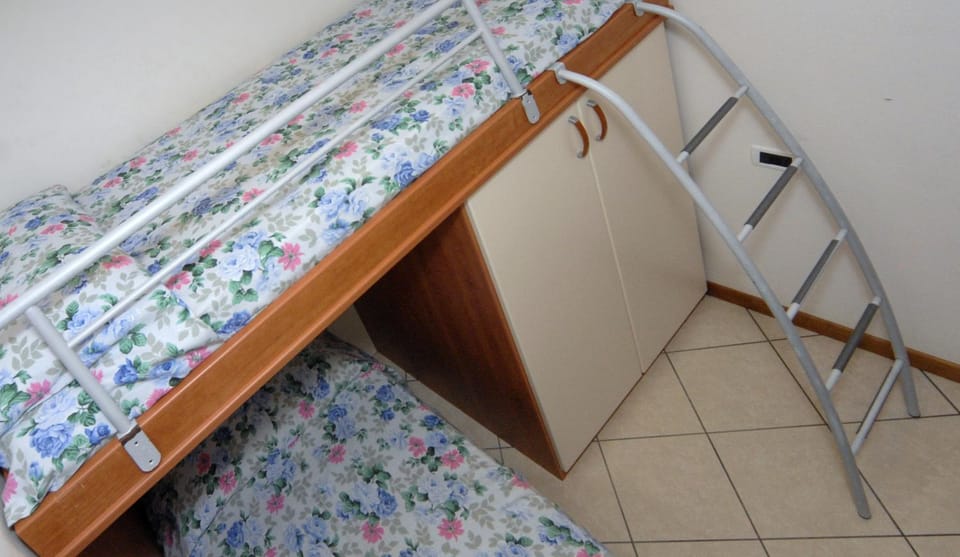 Bed, Bedroom, bunk bed